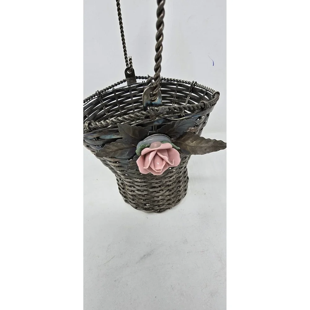 Vtg metal wirework diminutive basket w/ceramic flower silver tone mid century‎